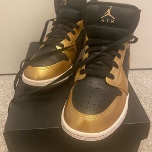 Black and Gold with box